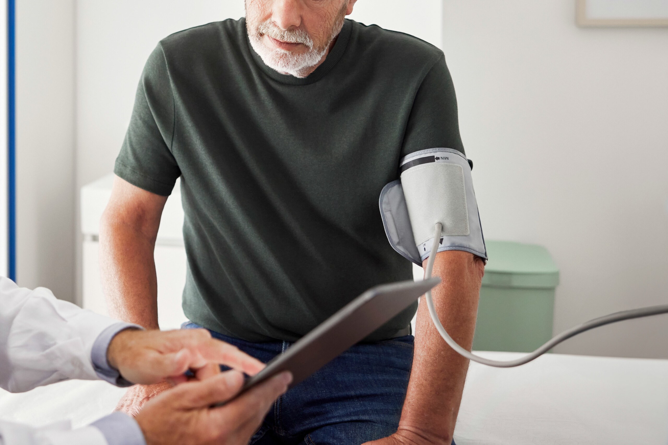 trumps-doj-accuses-medicare-advantage-insurers-of-paying-kickbacks-for-primo-customers-–-kff-health-news
