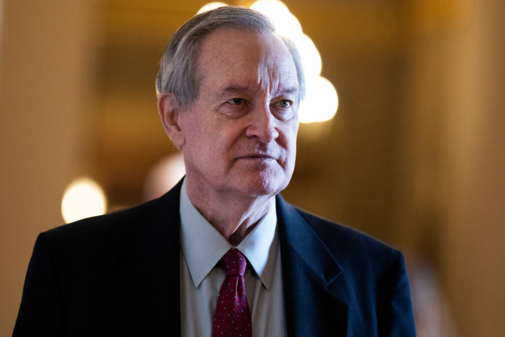 Republicans plan bipartisan health package as Democrats demur
