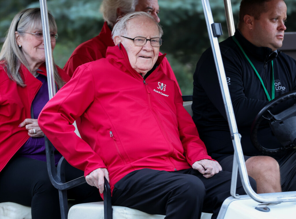 Warren Buffett’s stock still struggling since May peak