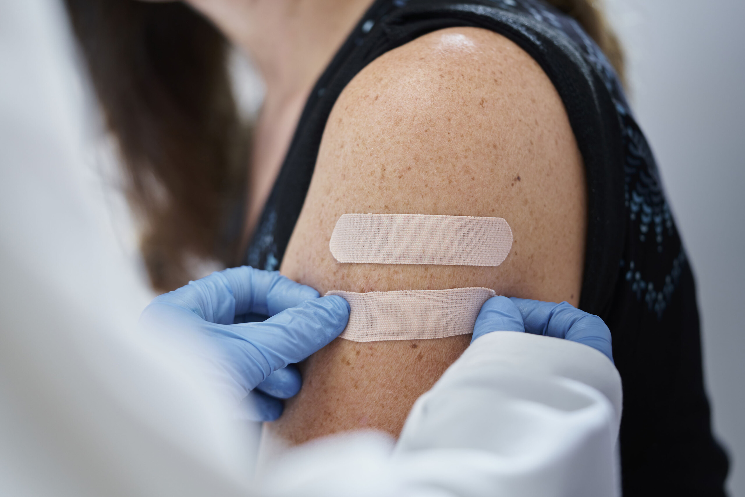 sorting-out-covid-vaccine-confusion:-new-and-conflicting-federal-policies-raise-questions-–-kff-health-news